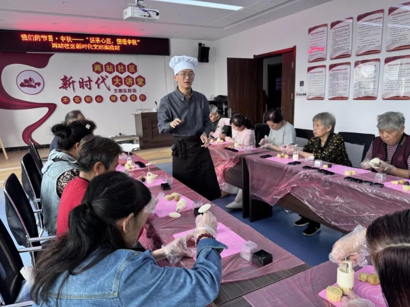 龍子湖區(qū)兩站社區(qū)：指尖傳心意月餅話團(tuán)圓